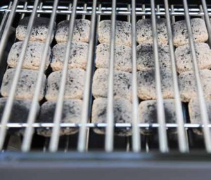 Replacing cooking grill, wait 8 minutes