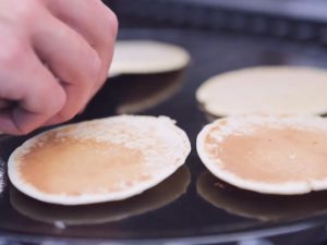 Porcelain enamelled cast iron griddle