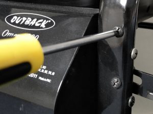 Tightening screws